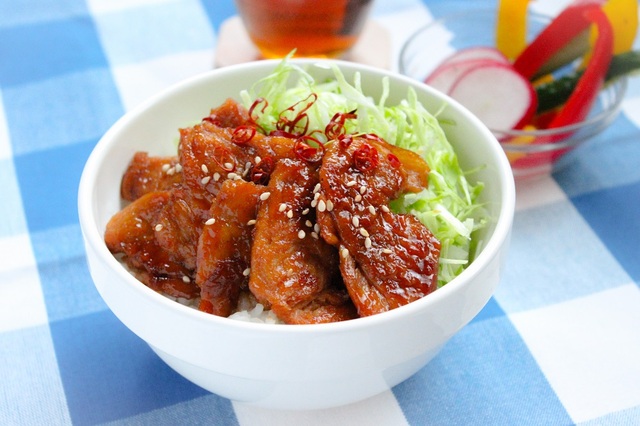 大豆まるごとミートの甘辛豚バラ丼【大豆ミート料理研究家　坂東万有子監修】