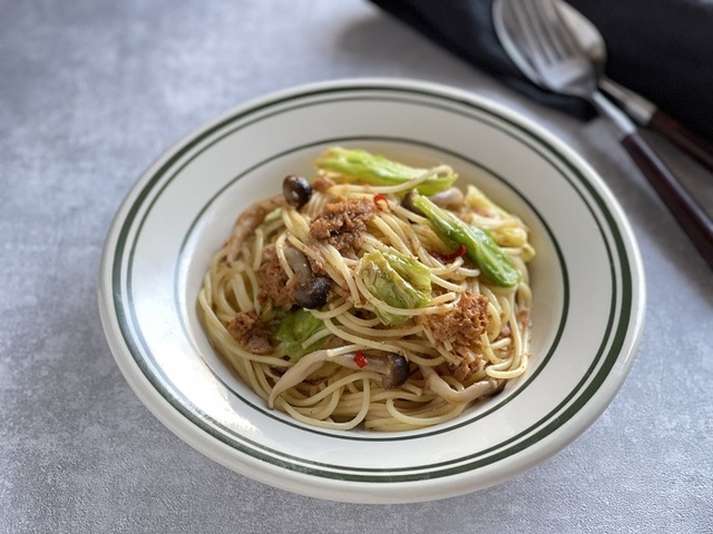 キャベツと大豆ミートコンビーフのペペロンチーノ【大豆ミート料理研究家　坂東万有子監修】