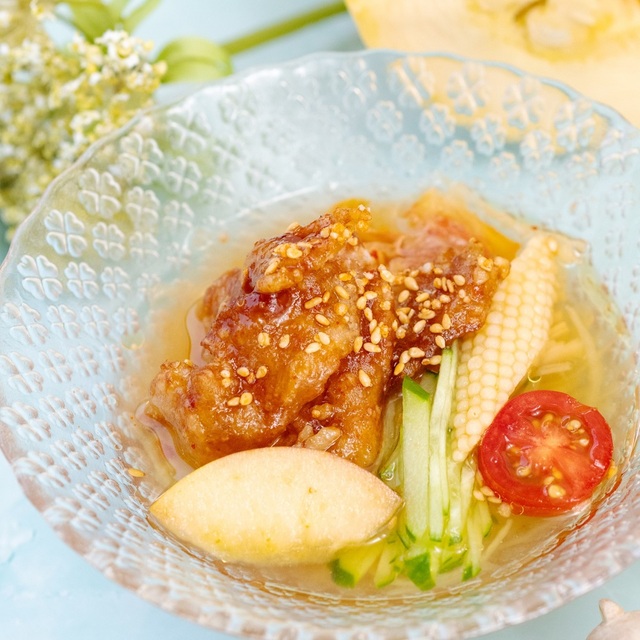 大豆ミート手羽先のヤンニョムチキンのせ!素麺かぼちゃ冷麺