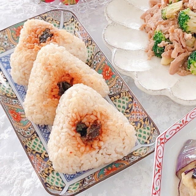 えごまの葉の味噌漬けの玄米おにぎり
