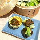 エゴマの葉の味噌漬けを蒸し野菜に巻いて