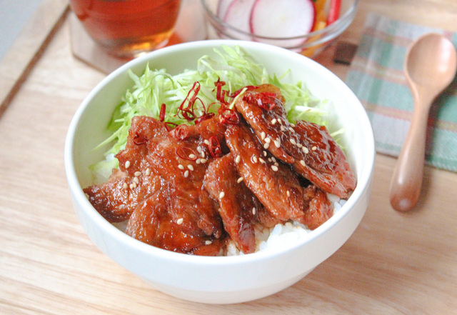 大豆まるごとミートバラ肉タイプを使った豚バラ丼風