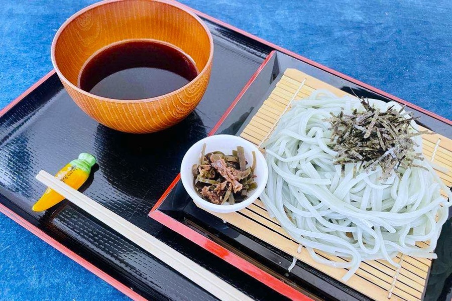 インディゴブルーライスヌードル